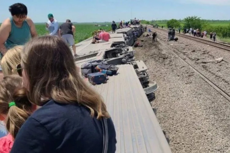 ABD'de 243 yolcusu bulunan tren raydan &ccedil;ıktı: &Ouml;l&uuml; ve yaralılar var