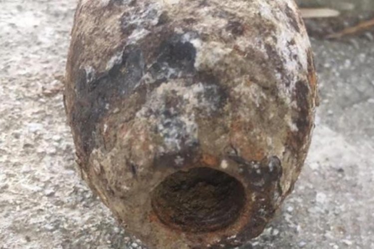 Manisa'da bir mezarlıkta patlamamış top mermisi bulundu