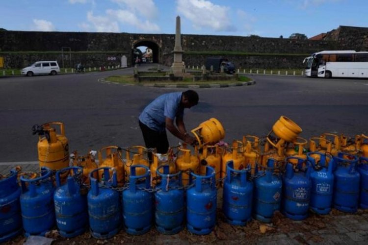 Sri Lanka'da akaryakıt satışı yasaklandı