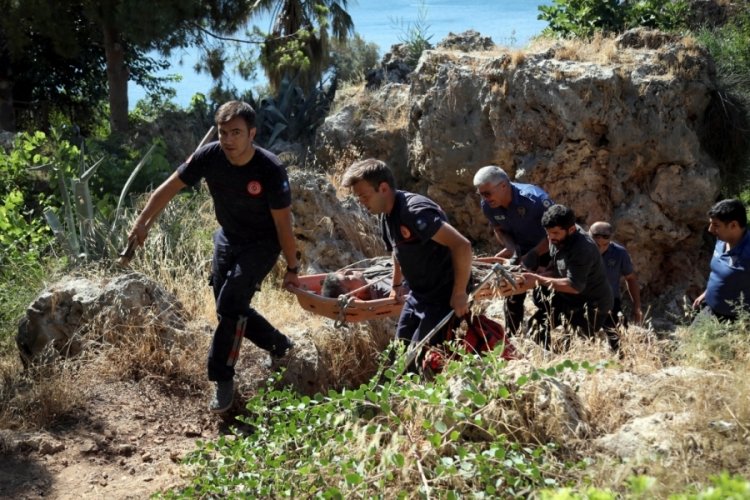 Antalya'da bir kişi tuvaletini yaparken falezlerden d&uuml;şt&uuml;
