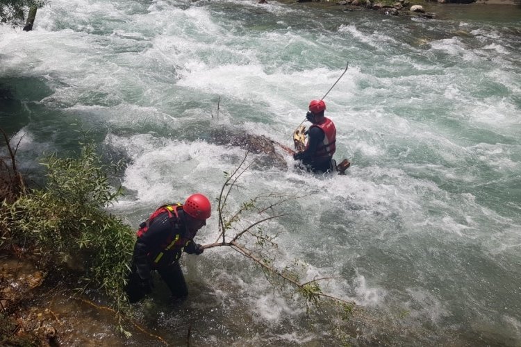 Siirt'te akıntıda kaybolan sağlık&ccedil;ıyı arama &ccedil;alışmaları 18'inci g&uuml;n&uuml;nde