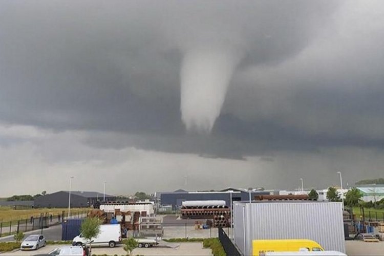 Hollanda'da dev hortum: 1 kişi &ouml;ld&uuml;, 10 kişi yaralandı