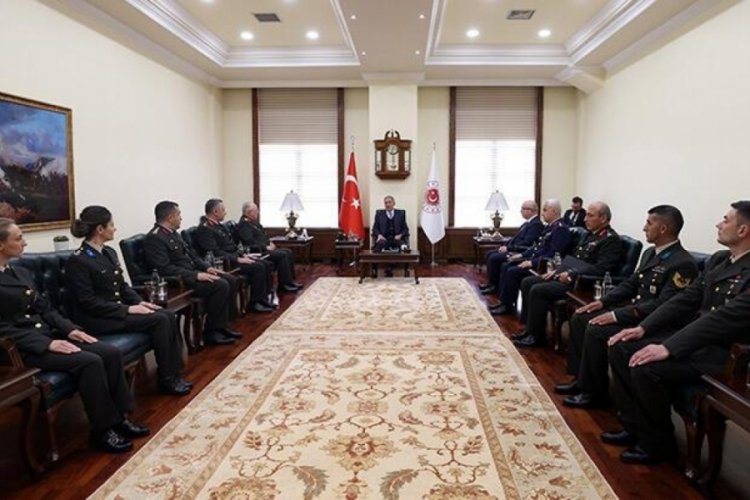 Bakan Akar, Kara Kuvvetleri personelini ile kuruluşunun yıl d&ouml;n&uuml;m&uuml;nde bir araya geldi