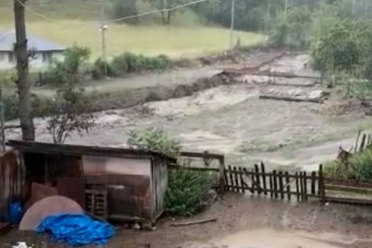 Kastamonu'da ev ve mezarlık sele kapıldı