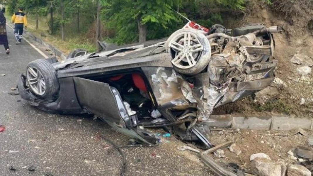 Hurdaya d&ouml;nen ara&ccedil;tan &ccedil;ıkanlar herkesi şoke etti
