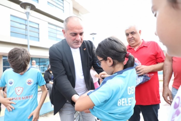 Bursa'da Gemlikli &ccedil;ocuklar bu yaz y&uuml;zme &ouml;ğreniyor