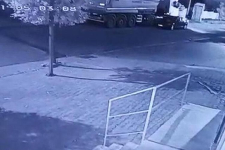 İstanbul Sultanbeyli'de kamyonlardan yakıt &ccedil;alan hırsızlar kameralara yakalandı