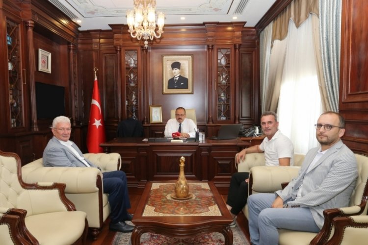 Bursaspor Teknik Direkt&ouml;r&uuml; Tahsin Tam, Vali Canbolat'ı ziyaret etti