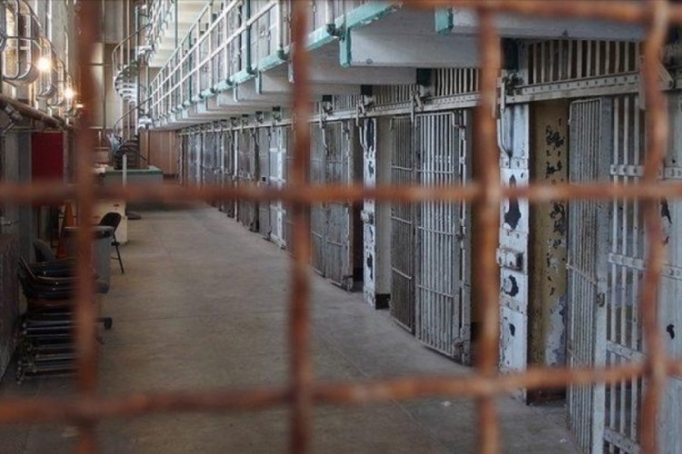 Kolombiya'da cezaevinde mahkumlar isyan etti. Onlarca &ouml;l&uuml; var