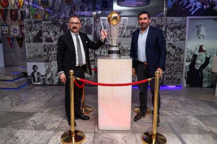 Trabzonspor'un şampiyonluk kupası m&uuml;zedeki yerini aldı