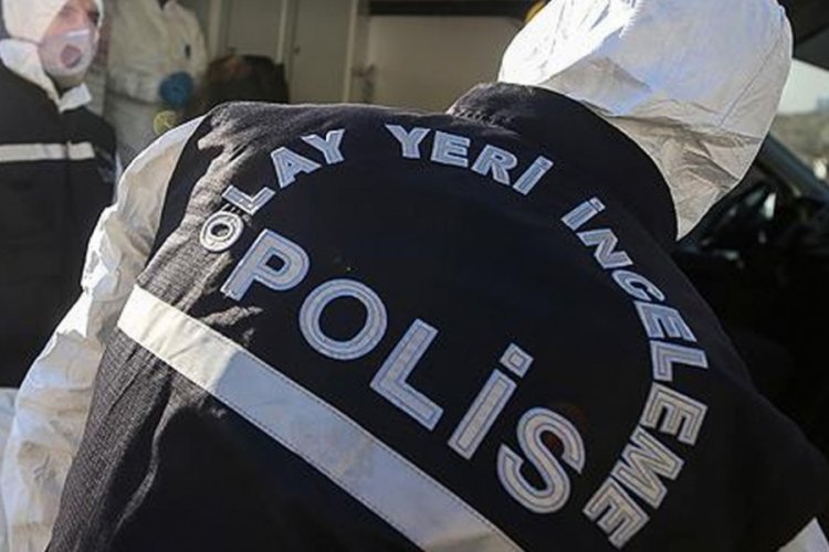 Yaşlı adam, tartıştığı karısı ve oğlunu tabancayla vurarak &ouml;ld&uuml;rd&uuml;