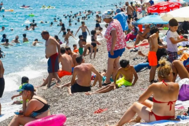 Otellerde doluluk y&uuml;zde 90! Bayram tatili i&ccedil; turizmi hareketlendirdi