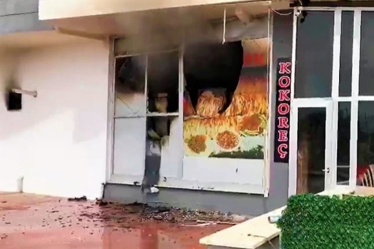 Denizli'de meydana gelen yangında kokore&ccedil; d&uuml;kkanı b&uuml;y&uuml;k hasar aldı