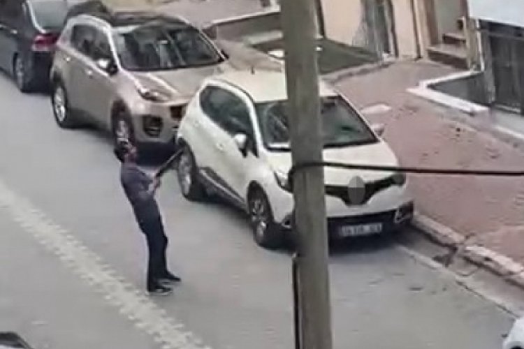 İstanbul'da bir şahıs annesine k&uuml;freden kişinin evinin &ouml;n&uuml;nde ateş a&ccedil;tı