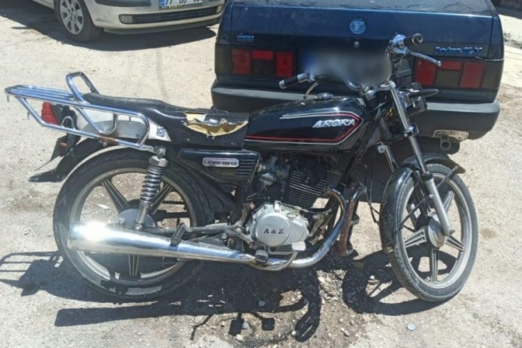Hatay'da durdurulan motosikletlinin &uuml;zerinden uyuşturucu hap &ccedil;ıktı