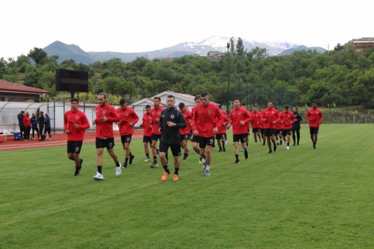 Gen&ccedil;lerbirliği yeni sezon hazırlıklarını s&uuml;rd&uuml;r&uuml;yor
