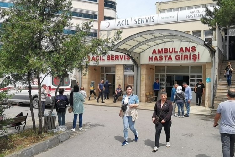 Kontrolden &ccedil;ıkan otomobil 30 metreden ormanlık alana u&ccedil;tu: 1 &ouml;l&uuml;, 1 yaralı