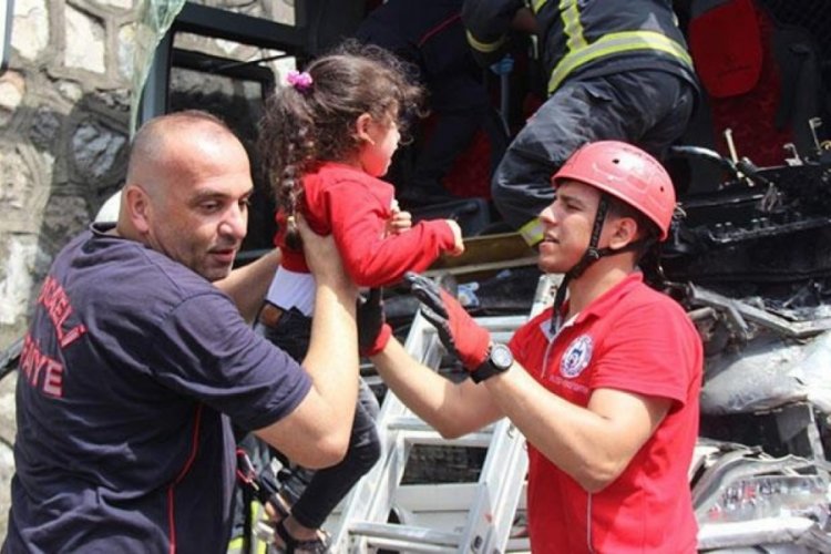 TEM'de zincirleme kaza! 11 ara&ccedil; birbirine girdi
