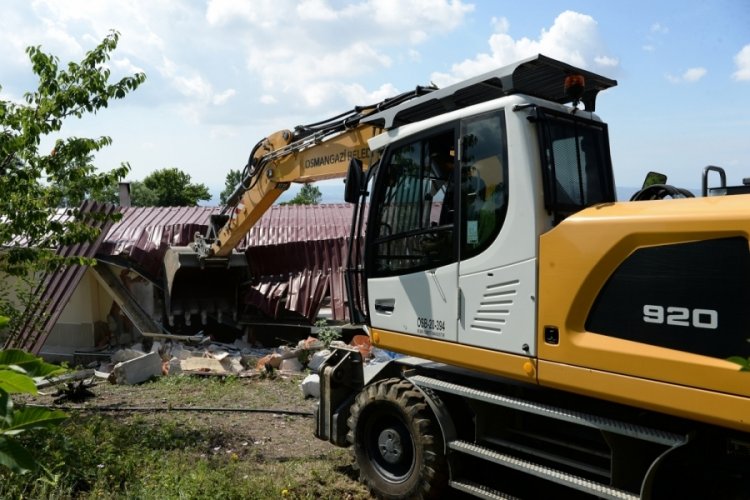 Uludağ'ın eteklerinde ka&ccedil;ak yapı operasyonu