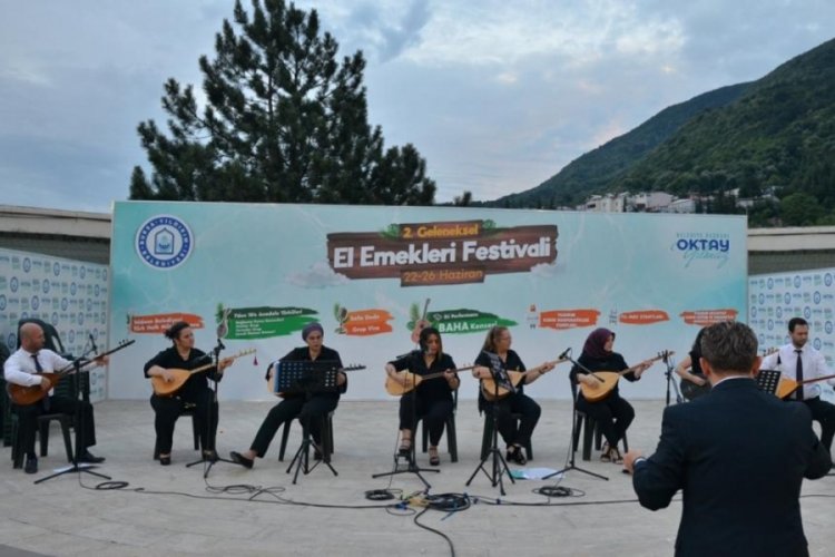 Yıldırım Belediyesi Yarenler Bağlama Grubu'nun t&uuml;rk&uuml;leri y&uuml;reklere dokundu