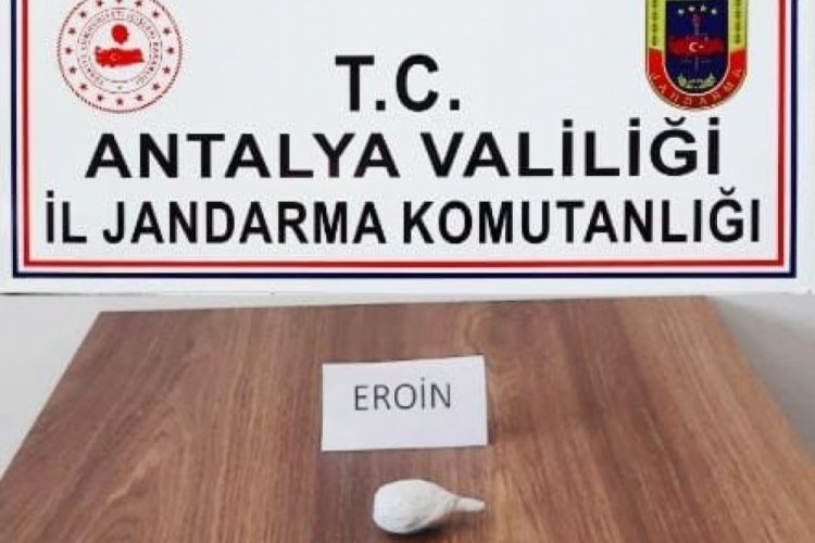 Yolcu &uuml;zerinde 18 gram eroin bulundu