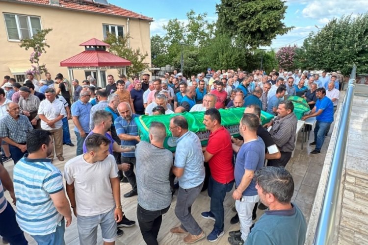 Manisa'da kocası tarafından &ouml;ld&uuml;r&uuml;len kadın ve oğlu toprağa verildi