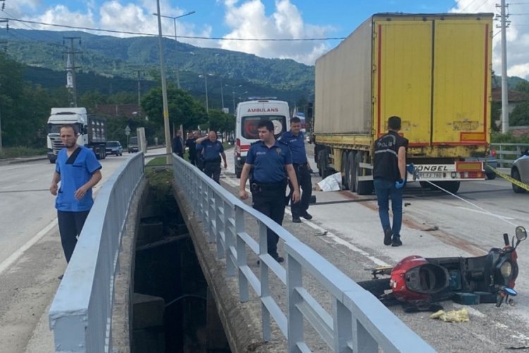Elektrikli bisiklet s&uuml;r&uuml;c&uuml;s&uuml; yaşlı adam feci şekilde can verdi