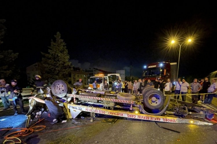 3 &ccedil;ekicinin karıştığı zincirleme kaza: 1 &ouml;l&uuml;