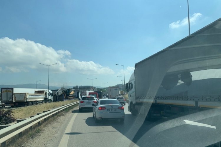 Bursa'da kaza trafiği fel&ccedil; etti