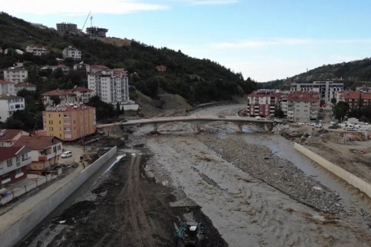 Kastamonu'da yıkılan k&ouml;pr&uuml;ler, yollar ve binalar yeniden inşa ediliyor