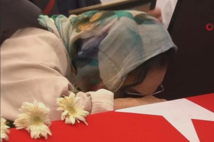 T&uuml;rkan Şoray, C&uuml;neyt Arkın'a g&ouml;zyaşları i&ccedil;inde veda etti