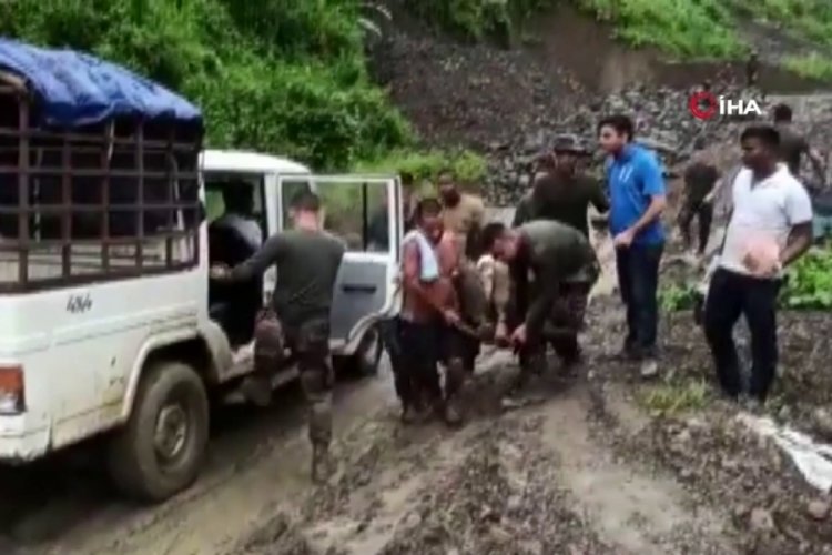 Hindistan'da yaşanan heyelan felaketinde 13 &ouml;l&uuml;, 50'den fazla kayıp