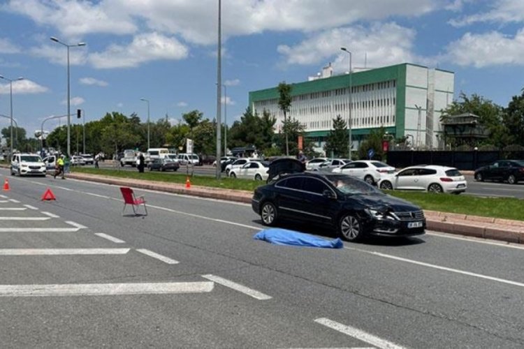 Otomobilin &ccedil;arptığı bisikletli hayatını kaybetti