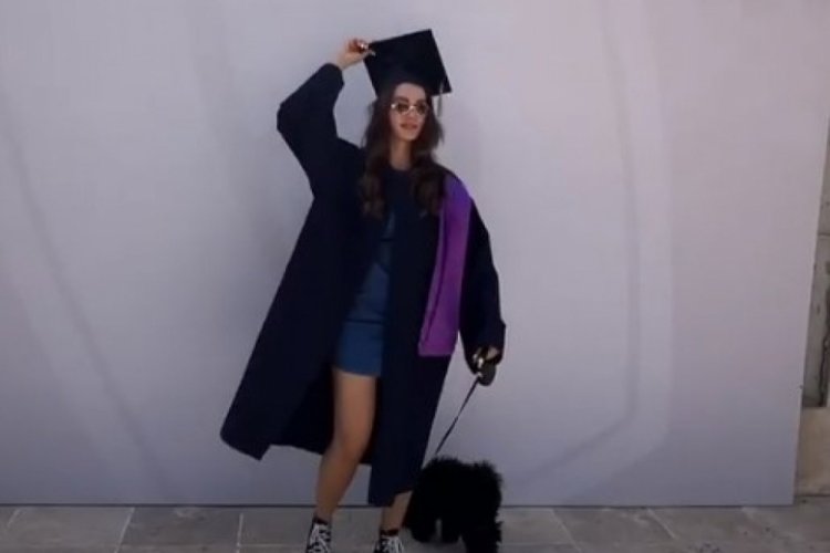 Burcu &Ouml;zberk, &uuml;niversiteden mezun oldu