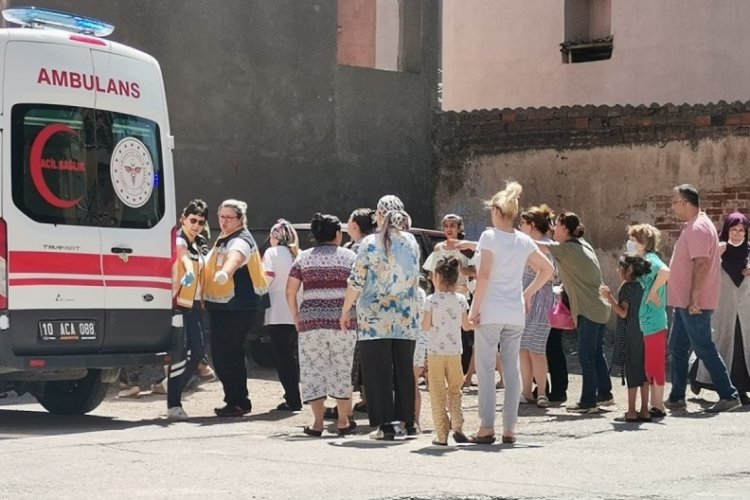 Balıkesir'de &ouml;nce kaza sonra kavga