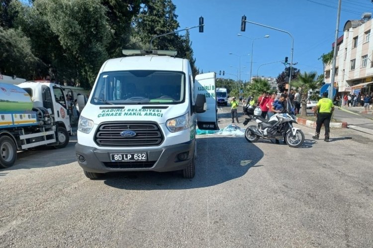 Freni boşalan kamyon dehşet sa&ccedil;tı: &Ouml;l&uuml; ve yaralılar var