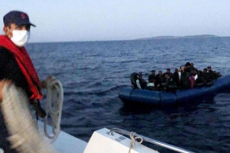 Yunanistan'a kaçmak isteyen kadın botta doğurdu