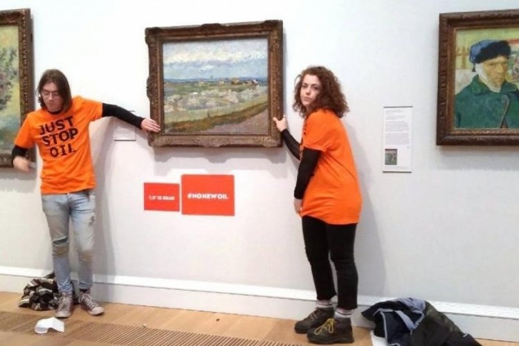 Aktivistler ellerini 1889 tarihli Van Gogh tablosuna yapıştırdı