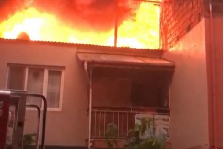 Bursa'da bir evin terası yanarak k&uuml;l oldu