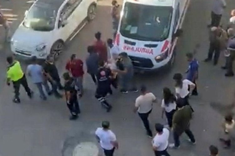 Sokak ortasında kadını boğazından bı&ccedil;aklayan ş&uuml;pheli tutuklandı