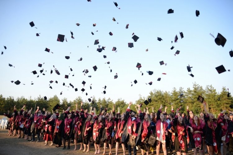 Uludağ &Uuml;niversitesi'nde veterinerlerden coşkulu mezuniyet