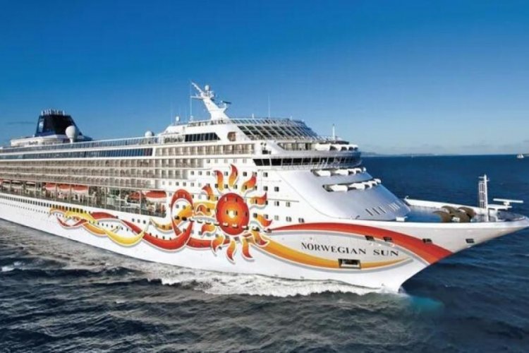 Alaska'da Cruise gemisi buzdağına &ccedil;arptı