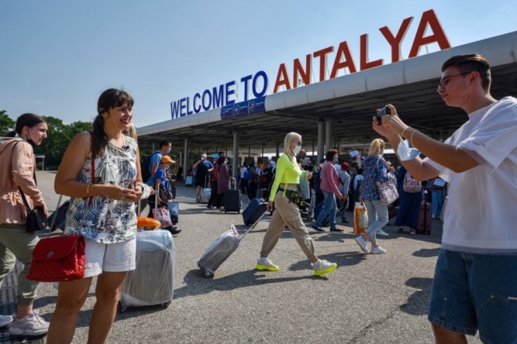Antalya'ya 1,8 milyon turist geldi