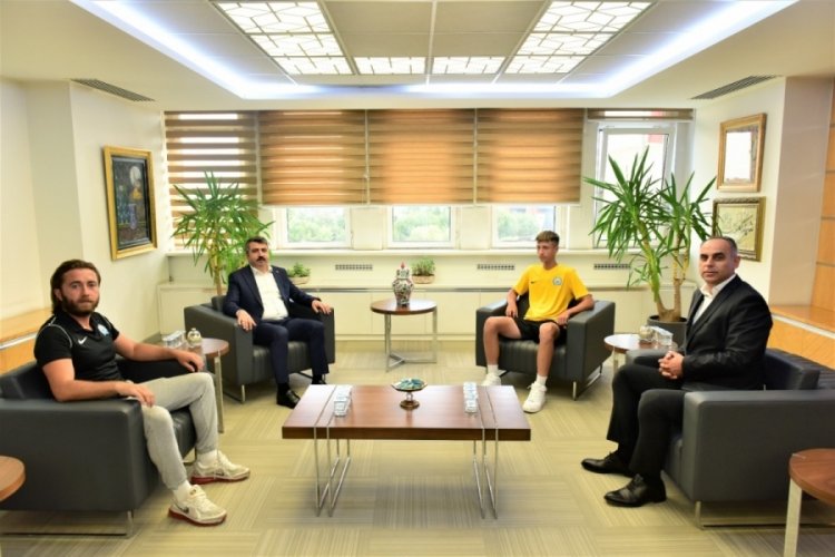 Bursa Yıldırım Belediye Başkanı milli sporcuyu ağırladı