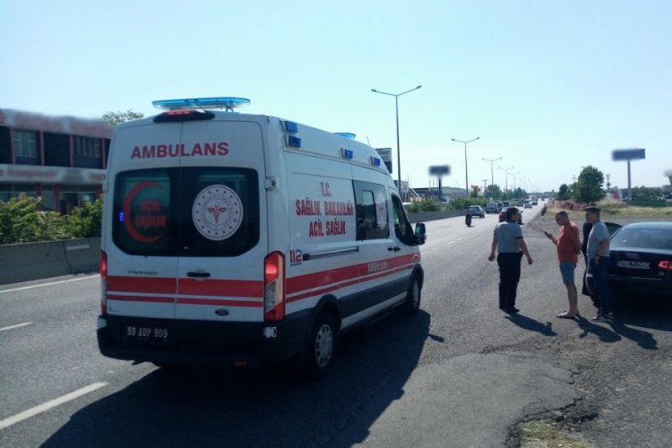 Uzman &ccedil;avuş devrilen motosikletle 50 metre s&uuml;r&uuml;klendi