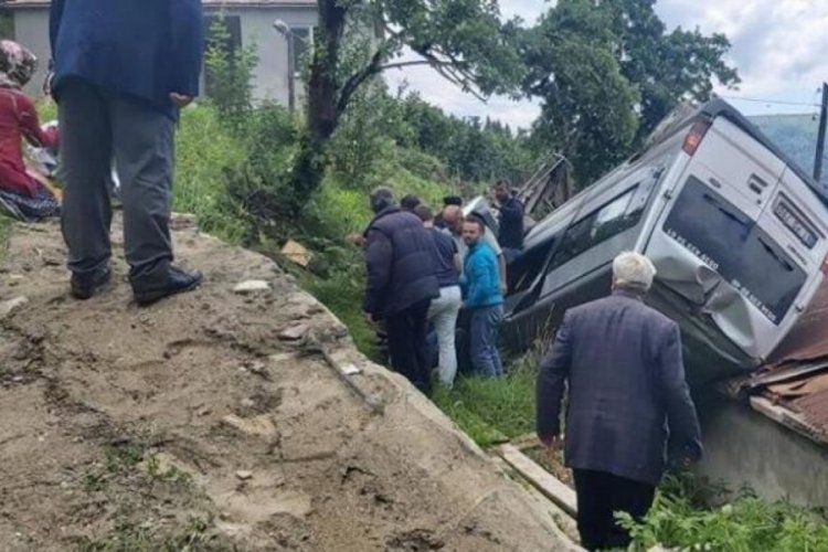 Trabzon'da cenaze yolunda kaza: 8 yaralı
