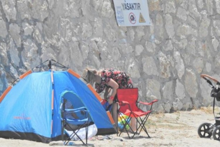İzmir &Ccedil;eşme'de t&uuml;m kamusal alanlara &ccedil;adır yasağı geldi