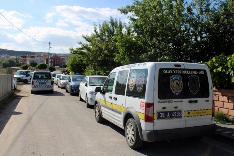 66 yaşındaki şahıs yaşadığı villada &ouml;l&uuml; bulundu