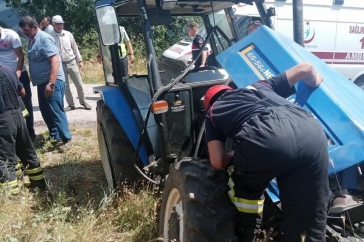 Trakt&ouml;r kazasında feci son: 2 &ouml;l&uuml;, 2 yaralı