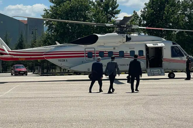 Binali Yıldırım'ı Bursa'dan alan helikopter acil iniş yaptı